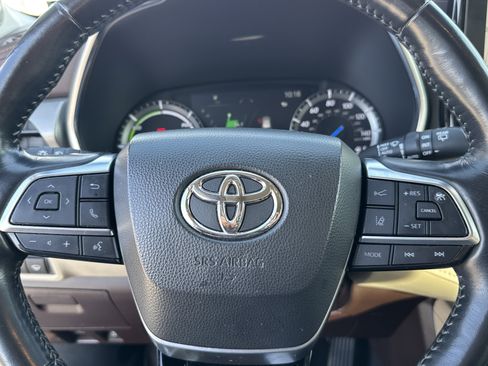 Used 2021 Toyota Highlander Platinum image 14