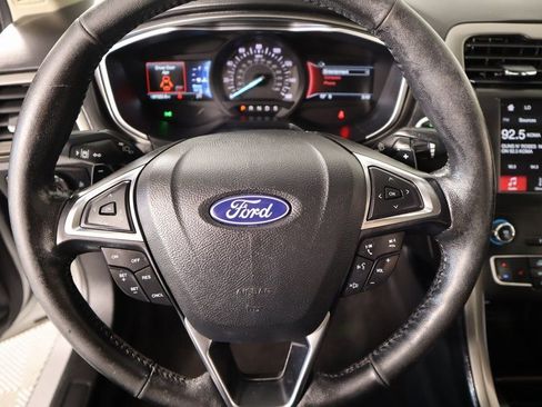 Used 2019 Ford Fusion SEL image 3