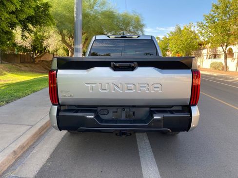 Used 2022 Toyota Tundra SR5 w/ SR5 Convenience Package AWD/4WD image 9