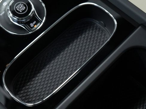 New 2025 Bentley Bentayga V8 image 34