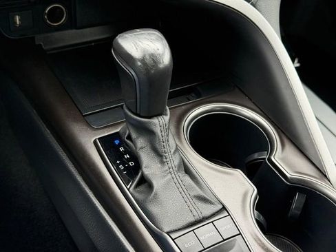 Used 2024 Toyota Camry SE image 19