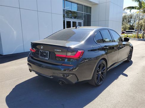Used 2022 BMW 330i Sedan w/ M Sport Package image 4