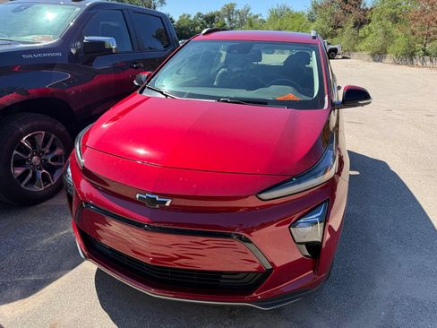 Used 2023 Chevrolet Bolt EUV Premier FWD image 6