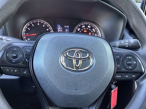 Used 2019 Toyota RAV4 LE image 15