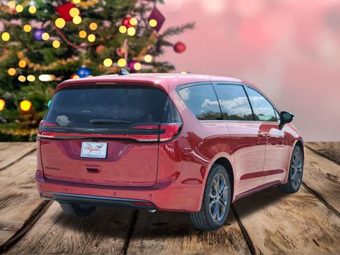 New 2026 Chrysler Pacifica Select image 5