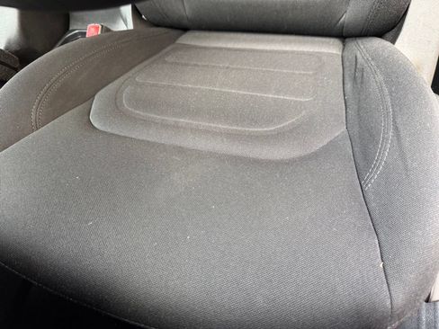 Used 2021 Jeep Renegade Latitude FWD image 23
