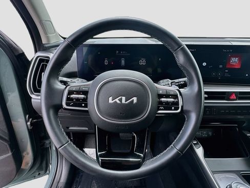 Used 2025 Kia Sorento EX AWD/4WD image 11
