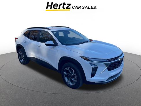 Used 2025 Chevrolet Trax LT image 1