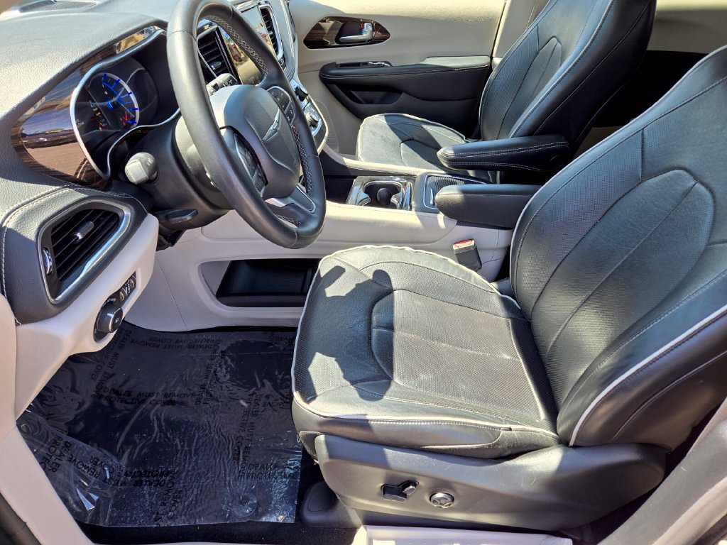 Used 2023 Chrysler Pacifica Limited FWD image 10