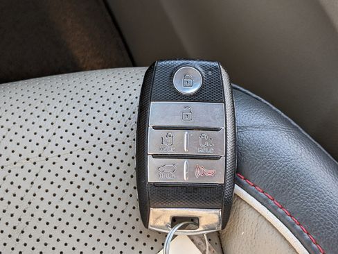 Certified 2018 Kia Sedona LX w/ LX Essentials Premium Package image 27