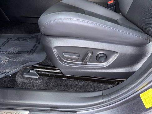 Used 2023 Toyota Crown XLE image 5