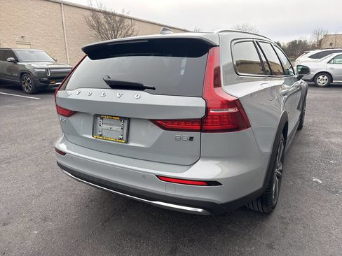 Used 2025 Volvo V60 B5 Cross Country Plus image 15