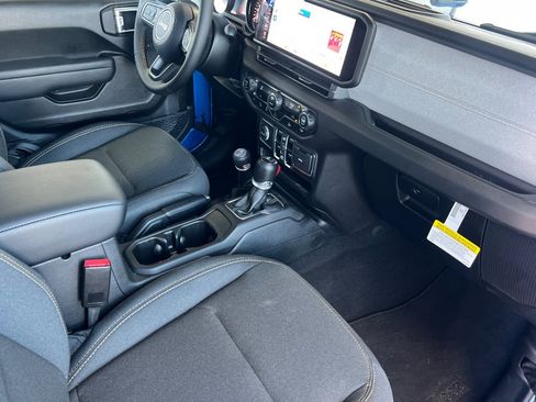 Used 2024 Jeep Gladiator Sport image 12