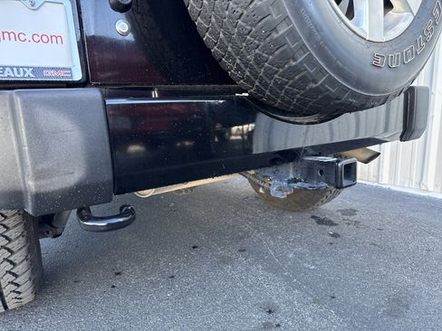 Used 2018 Jeep Wrangler Unlimited Sahara w/ Connectivity Group image 13