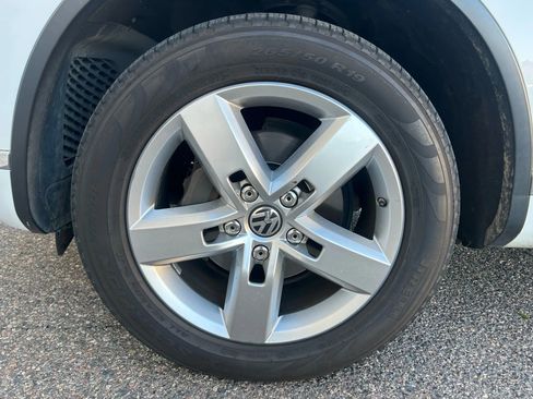 Used 2015 Volkswagen Touareg Sport image 25