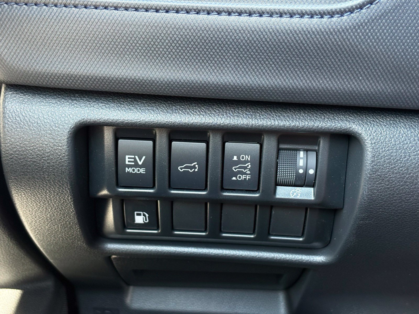 Used 2025 Subaru Forester Limited w/ Popular Package AWD/4WD image 17