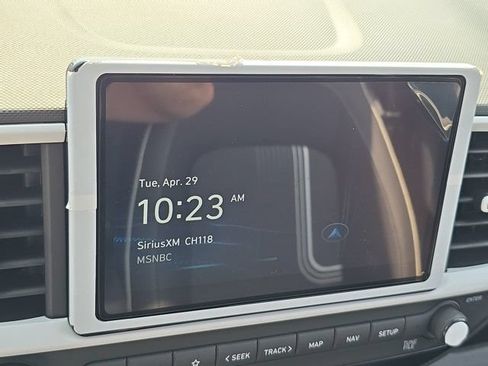 Used 2025 Hyundai Venue Limited FWD image 11