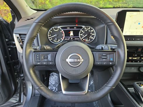 Used 2023 Nissan Rogue SL w/ SL Premium Package image 17