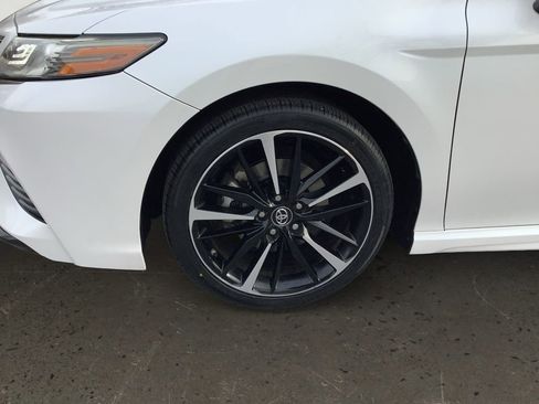 Used 2018 Toyota Camry XSE image 10