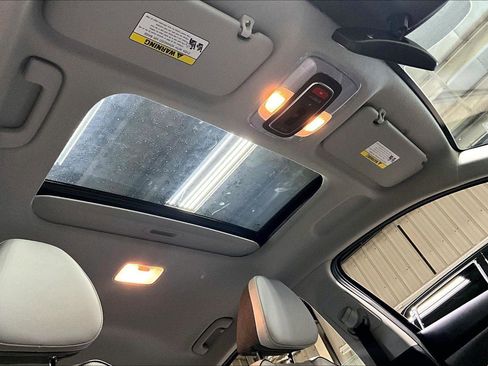 Used 2025 Hyundai Elantra Limited image 22