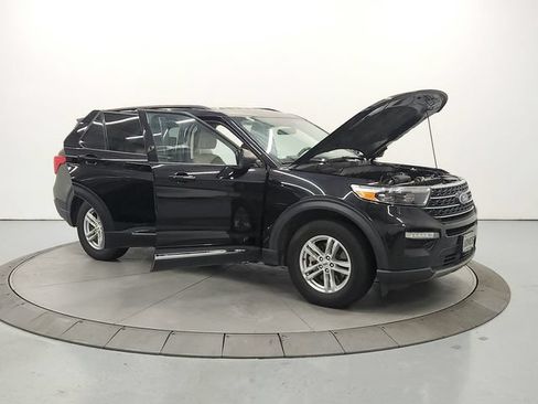Used 2023 Ford Explorer XLT w/ Equipment Group 202A AWD/4WD image 10
