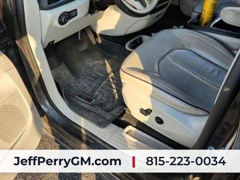 Used 2020 Chrysler Pacifica Limited FWD image 8