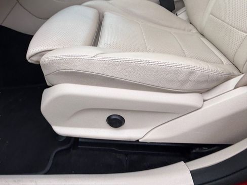 Used 2018 Mercedes-Benz GLC 300 4MATIC image 17