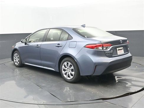 Used 2025 Toyota Corolla LE image 3