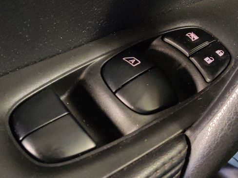 Used 2020 Nissan Rogue Sport S FWD image 27