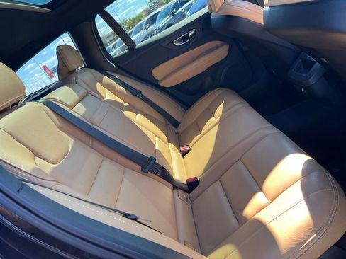 Used 2020 Volvo V60 T5 Cross Country image 47