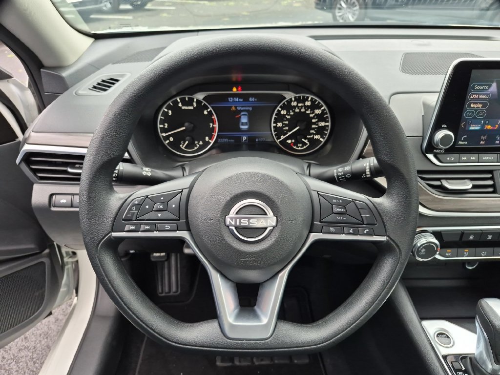 Used 2025 Nissan Altima 2.5 SV FWD image 19