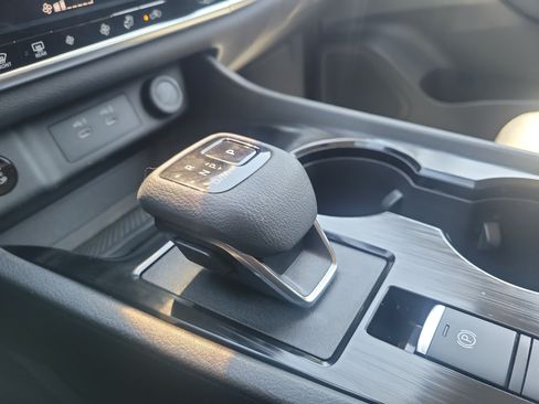 Certified 2025 Nissan Rogue SV FWD image 29