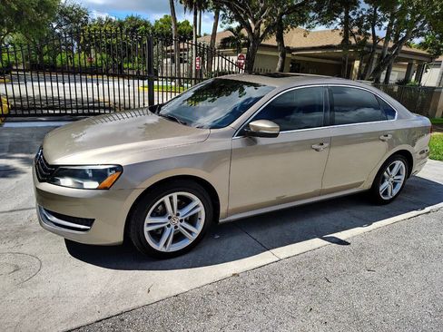 Used 2015 Volkswagen Passat TDI SE image 4