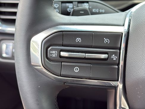 Used 2026 GMC Acadia Elevation w/ Elevation Premium Package FWD image 16