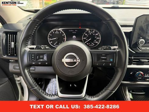 Used 2025 Nissan Pathfinder SV image 18