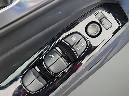 New 2025 Nissan Altima 2.5 SR image 5