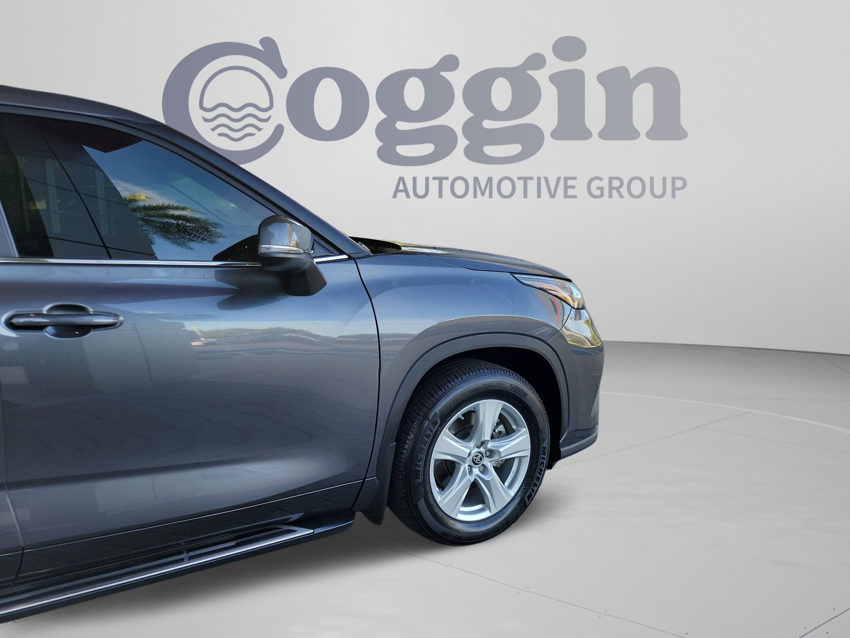 Used 2024 Toyota Highlander LE AWD/4WD image 9