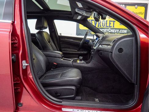 Used 2013 Chrysler 300 C w/ Light Group image 19