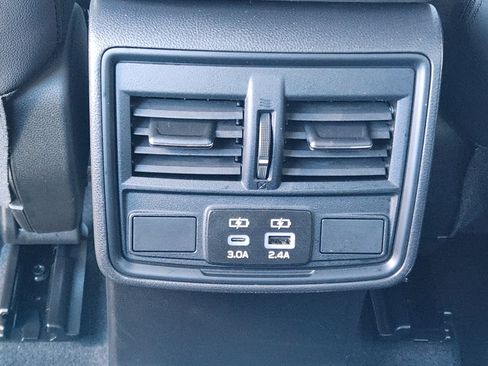 Used 2025 Subaru Forester Premium image 29