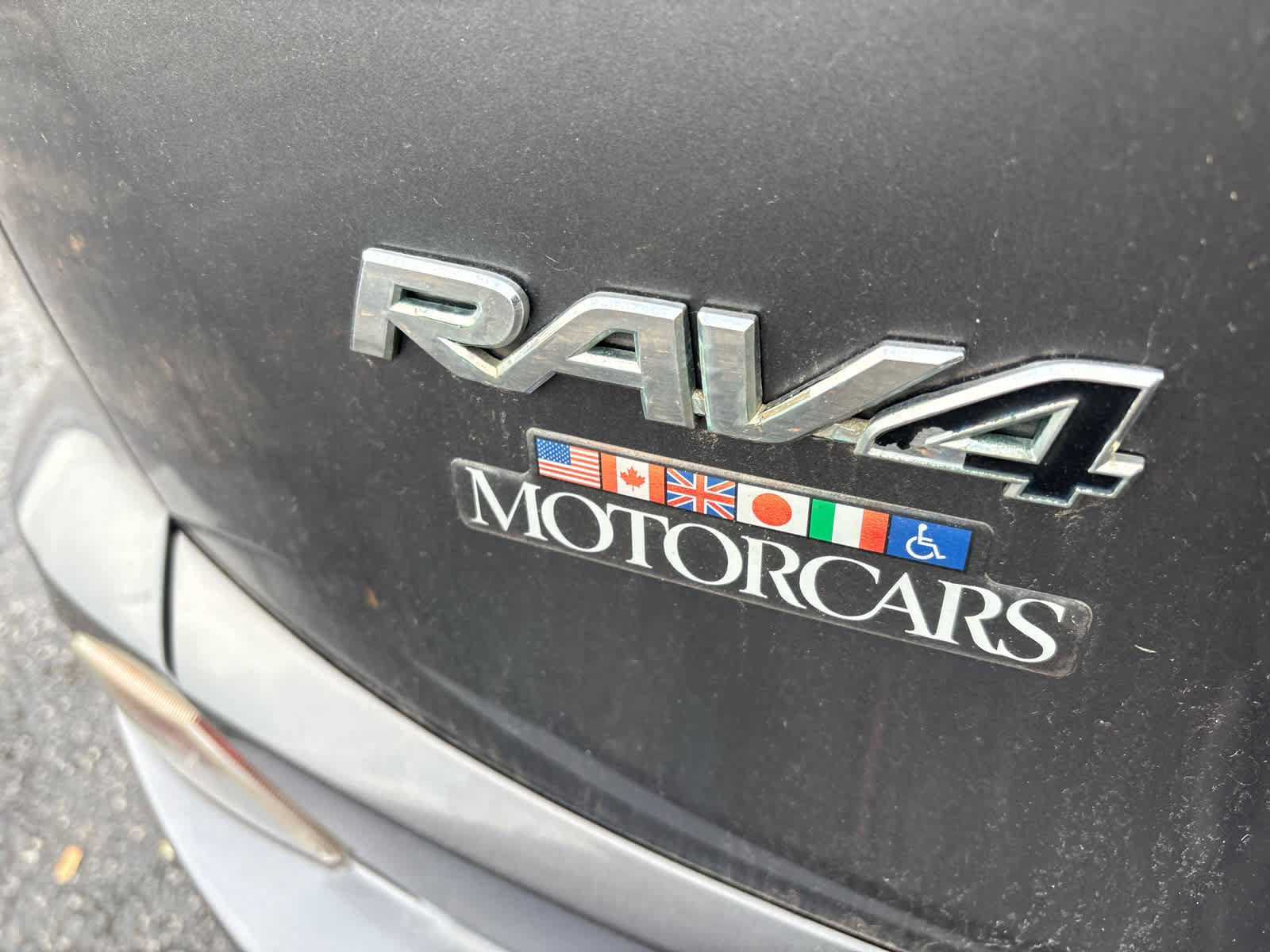 Used 2017 Toyota RAV4 LE AWD/4WD image 18