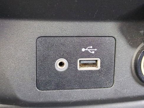 Used 2018 Nissan Rogue SV FWD image 18