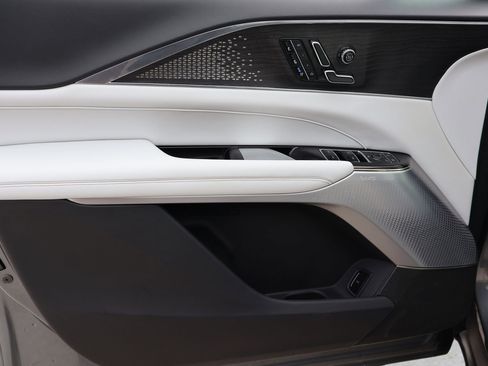 Certified 2023 Cadillac Lyriq 2WD image 9