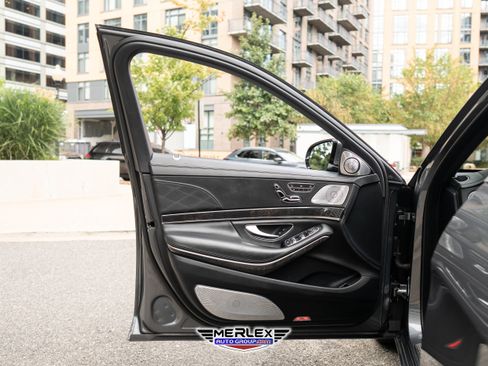 Used 2019 Mercedes-Benz S 560 4MATIC Sedan w/ Premium Package image 47