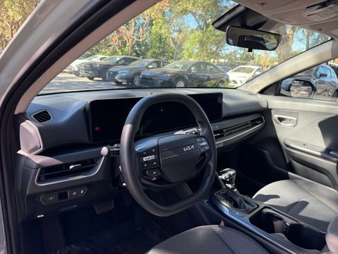 Used 2025 Kia K4 LXS image 28