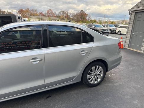 Used 2015 Volkswagen Jetta Sport FWD image 5