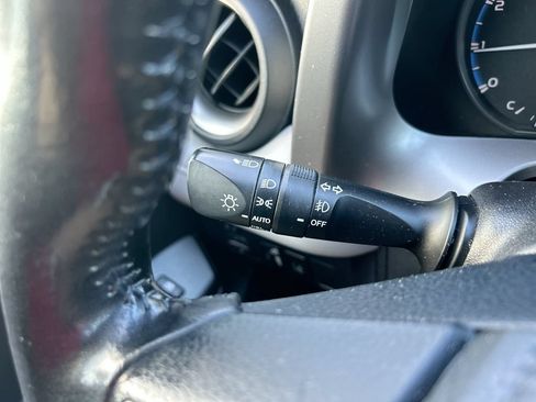 Used 2018 Toyota RAV4 XLE FWD image 20