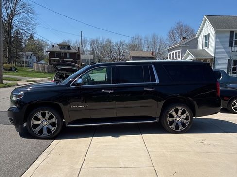 Used 2017 Chevrolet Suburban Premier image 4