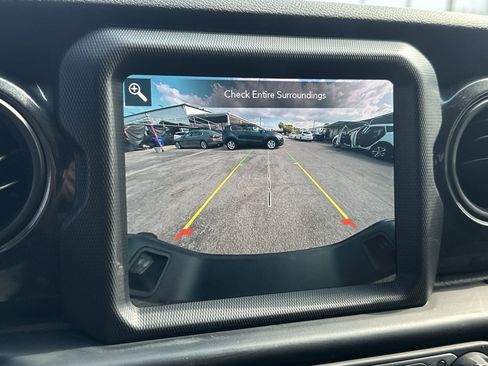 Used 2022 Jeep Gladiator Sport AWD/4WD image 22