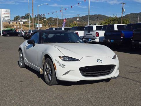 Used 2017 MAZDA MX-5 Miata Sport RWD image 18