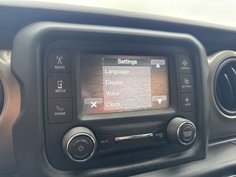 Used 2018 Jeep Wrangler Sport image 26